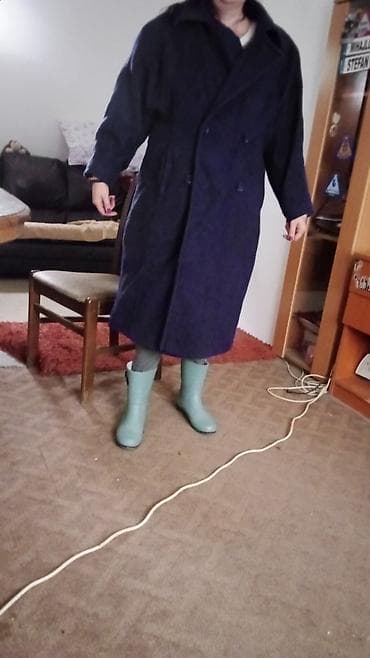 Dugi zimski kaput – tamnoplavi - Model: klasičan, dvoredno kopčanje na lalafo.rs — 2 Dugi zimski kaput – tamnoplavi - Model: klasičan, dvoredno kopčanje — 2