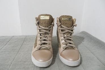 Trainers: GUESS furia br 40 zenske patike sa skrivenom petom, bez ijedne greske at lalafo.rs — 2 Trainers: GUESS furia br 40 zenske patike sa skrivenom petom, bez ijedne greske — 2