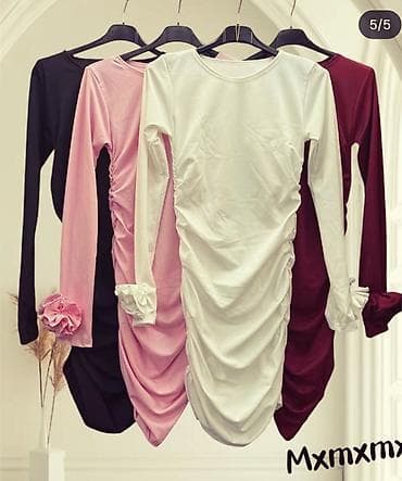 Haljina nabrana sa obe strane,push up.Cvet na oba rukava na lalafo.rs Haljina nabrana sa obe strane,push up.Cvet na oba rukava