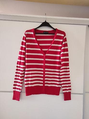 Kardigan na kopčanje. Poluobim grudi 43, ramena 38. Veličina L, ali je na lalafo.rs Kardigan na kopčanje. Poluobim grudi 43, ramena 38. Veličina L, ali je