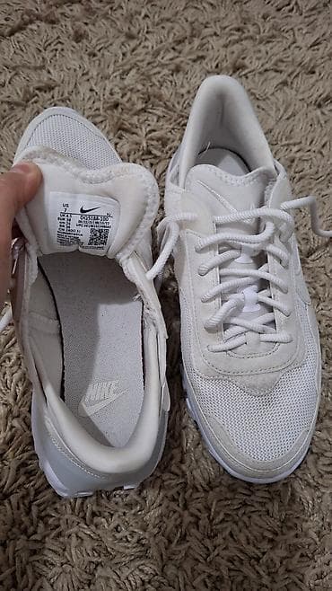 Nike ženske patike – model React Revision (EU 38 / CM 24) - Boja na lalafo.rs — 3 Nike ženske patike – model React Revision (EU 38 / CM 24) - Boja — 3