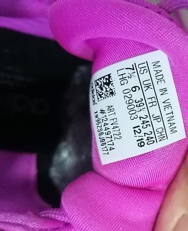 Kao nove original Adidas
Par puta nošene
Br 38 na lalafo.rs — 6 Kao nove original Adidas
Par puta nošene
Br 38 — 6