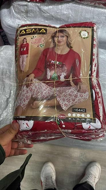 zenske broj: M, color - Red at lalafo.rs — 6 zenske broj: M, color - Red — 6