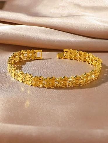 Zlatne narukvice – set elegantnih modela - Materijal: metal sa na lalafo.rs — 1 Zlatne narukvice – set elegantnih modela - Materijal: metal sa — 1