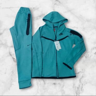 Dečija trenerka Nike, novi modeli Dupli zip na gornjem delu Džep na na lalafo.rs Dečija trenerka Nike, novi modeli Dupli zip na gornjem delu Džep na