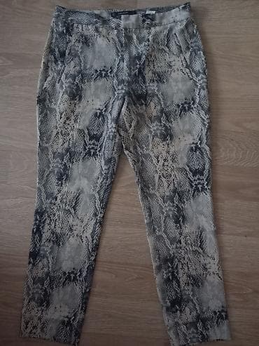 Zara pantalone M veličina, savrsen model,prelepo stoje,bukvalno su na lalafo.rs Zara pantalone M veličina, savrsen model,prelepo stoje,bukvalno su