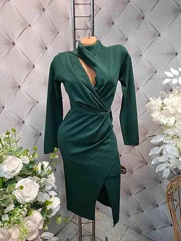 Elegantna midi haljina u tamnozelenoj boji. - Kroj: struk naglašen na lalafo.rs Elegantna midi haljina u tamnozelenoj boji. - Kroj: struk naglašen