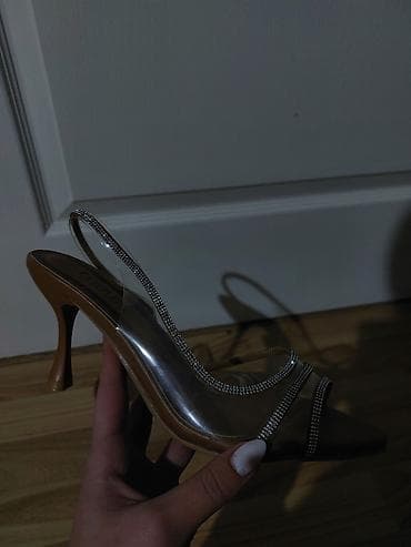 Nenošene sandale – velike su mi. Elegantne, sa cirkonima, potpuno na lalafo.rs — 1 Nenošene sandale – velike su mi. Elegantne, sa cirkonima, potpuno — 1