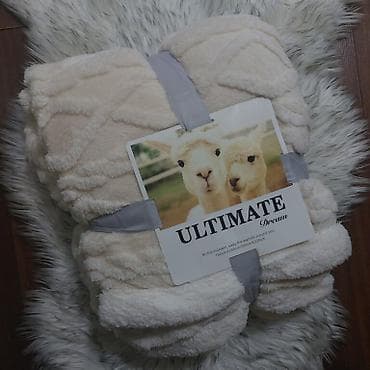 Krznena cebad
150×200
3200 din
200×230
3700 din na lalafo.rs — 6 Krznena cebad
150×200
3200 din
200×230
3700 din — 6