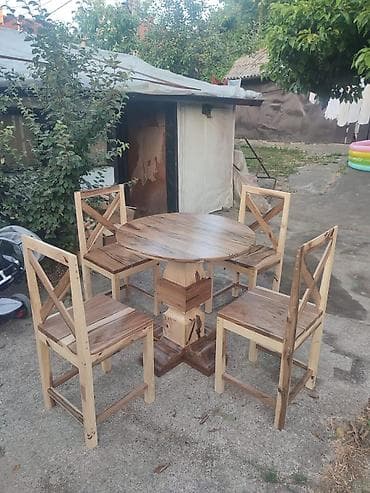 cepaci za drva: Drveni trpezarijski set – okrugli sto + 4 stolice - Materijal: puno na lalafo.rs — 3 cepaci za drva: Drveni trpezarijski set – okrugli sto + 4 stolice - Materijal: puno — 3