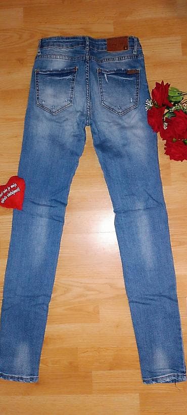 bermude teksas br: Farmerke za žene u plavoj boji. Dizajnirane su sa izbledelim i na lalafo.rs — 3 bermude teksas br: Farmerke za žene u plavoj boji. Dizajnirane su sa izbledelim i — 3