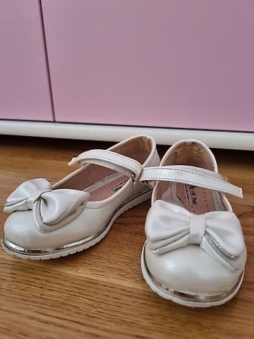 Ugg boots: Baletanke za devojcice, sedefasto bez-bele,par puta obuvene, broj 26 at lalafo.rs — 3 Ugg boots: Baletanke za devojcice, sedefasto bez-bele,par puta obuvene, broj 26 — 3