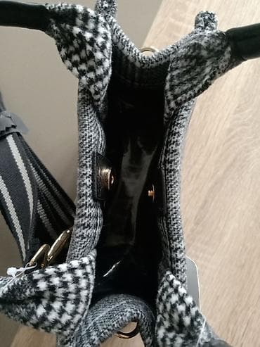 Other: Mini torba sa kariranim dezenom (siva/crna/bela) - Materijal: meka at lalafo.rs — 4 Other: Mini torba sa kariranim dezenom (siva/crna/bela) - Materijal: meka — 4