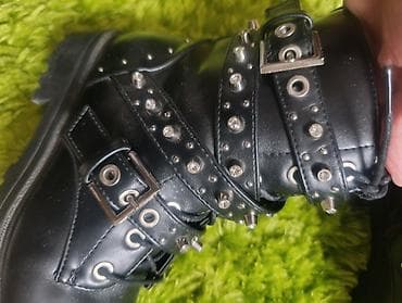 Crne ženske bajker/borosanke čizme sa ukrasnim nitnama i kaiševima. - at lalafo.rs — 4 Crne ženske bajker/borosanke čizme sa ukrasnim nitnama i kaiševima. - — 4