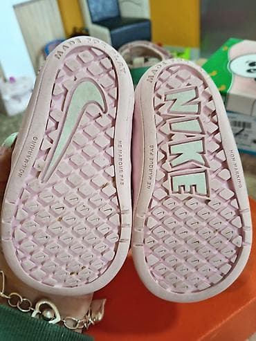 Nike patike za devojcice, jako kratko nosene, bez mana at lalafo.rs — 4 Nike patike za devojcice, jako kratko nosene, bez mana — 4