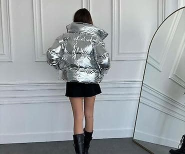 💫Metalik srebrna kratka puf jakna sa visokim kragnom.
S m l
2700 din na lalafo.rs — 2 💫Metalik srebrna kratka puf jakna sa visokim kragnom.
S m l
2700 din — 2