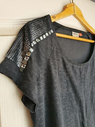 ONLY ženska majica, veličina XS. - Boja: tamno siva sa suptilnim at lalafo.rs — 1 ONLY ženska majica, veličina XS. - Boja: tamno siva sa suptilnim — 1