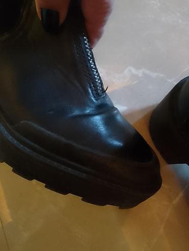 Crne ženske gležnjače sa rajsferšlusom - Materijal: koža/eko-koža u na lalafo.rs — 7 Crne ženske gležnjače sa rajsferšlusom - Materijal: koža/eko-koža u — 7