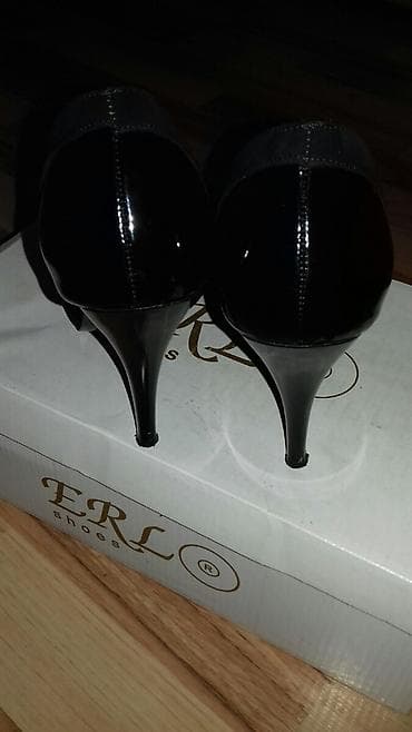 Salonke u super stanju.
Velicina 38 na lalafo.rs — 3 Salonke u super stanju.
Velicina 38 — 3