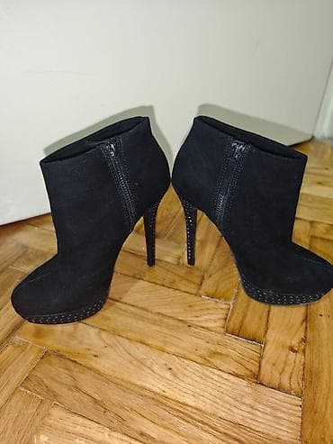 Crne ženske ankle čizme na visoku potpeticu. - Model: antilop/velur na lalafo.rs — 3 Crne ženske ankle čizme na visoku potpeticu. - Model: antilop/velur — 3