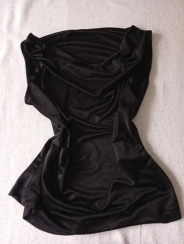 Paket od tri bluzice. Veličina odgovara za L na lalafo.rs Paket od tri bluzice. Veličina odgovara za L