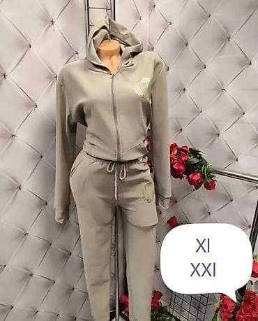 Ženski komplet trenerke sa kapuljačom - Dvodni set: gornji deo na na lalafo.rs — 2 Ženski komplet trenerke sa kapuljačom - Dvodni set: gornji deo na — 2