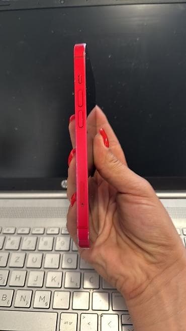 Prodajem polovan iPhone 14 crveni Sve je ispravno samo je sa stana na lalafo.rs — 6 Prodajem polovan iPhone 14 crveni Sve je ispravno samo je sa stana — 6