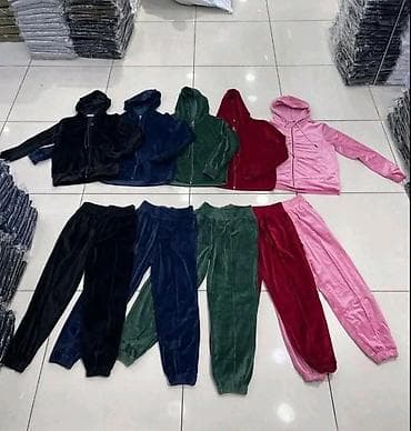 Ženski plišani trenerke – komplet dukserica + donji deo - Materijal na lalafo.rs Ženski plišani trenerke – komplet dukserica + donji deo - Materijal