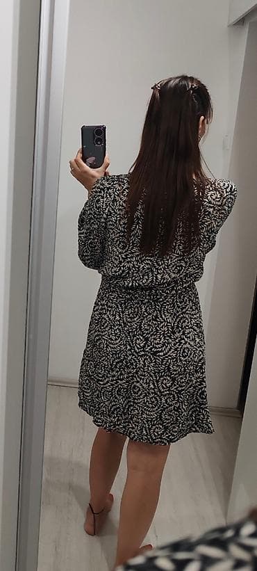 Leprsava mini crno-siva haljina Velicina M H&M Dimenzije na lalafo.rs — 4 Leprsava mini crno-siva haljina Velicina M H&M Dimenzije — 4