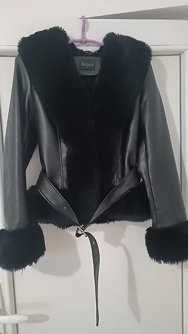 Ženska kraća jakna od eko kože sa krznom - Boja: crna - Materijal na lalafo.rs Ženska kraća jakna od eko kože sa krznom - Boja: crna - Materijal