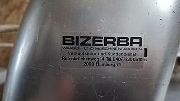 Clamps: Profesionalna mašina za sečenje – Bizerba (industrijski model) - at lalafo.rs — 3 Clamps: Profesionalna mašina za sečenje – Bizerba (industrijski model) - — 3