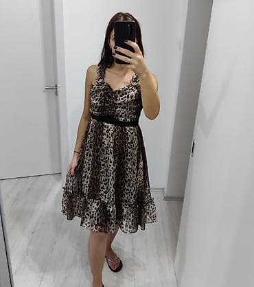 Predivna, leprsava svecana haljina Veličina M, moze i manji L at lalafo.rs Predivna, leprsava svecana haljina Veličina M, moze i manji L