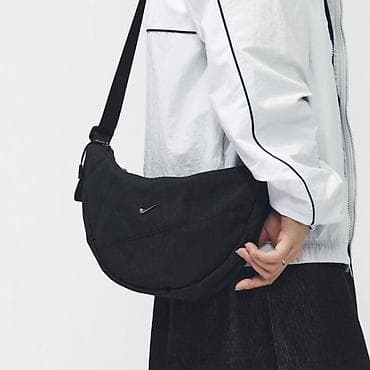 NIKE Aura Crescent Crossbody Bag NOVO
UNISEX model
(4L) HQ4370 214 na lalafo.rs — 5 NIKE Aura Crescent Crossbody Bag NOVO
UNISEX model
(4L) HQ4370 214 — 5