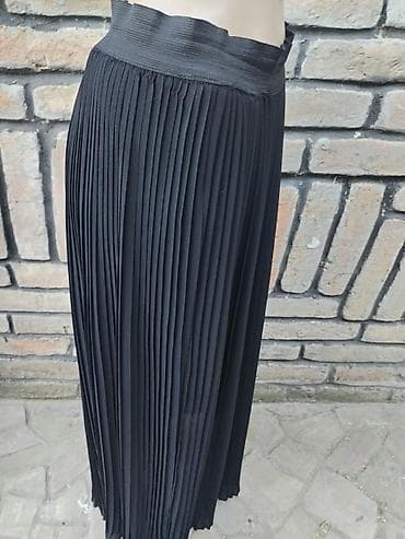 Crna plisirana suknja – veličina L - Model: duga, uske fine plisirane na lalafo.rs Crna plisirana suknja – veličina L - Model: duga, uske fine plisirane