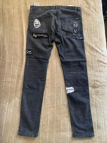Muške skinny/ slim fit farmerke – 2 komada (crne/ugljen siva) Model na lalafo.rs — 2 Muške skinny/ slim fit farmerke – 2 komada (crne/ugljen siva) Model — 2