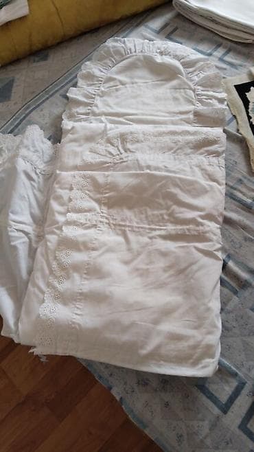 Bela posteljina/ogrlik za bebu sa čipkanim detaljima - Mekana, svetla na lalafo.rs — 1 Bela posteljina/ogrlik za bebu sa čipkanim detaljima - Mekana, svetla — 1