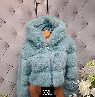 Ženska kratka jakna od veštačkog krzna sa kapuljačom - Model at lalafo.rs — 4 Ženska kratka jakna od veštačkog krzna sa kapuljačom - Model — 4