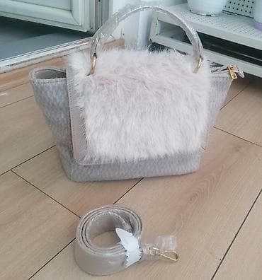 Ženska torba sa preklopom od veštačkog krzna u bež boji. Torba ima dve at lalafo.rs — 10 Ženska torba sa preklopom od veštačkog krzna u bež boji. Torba ima dve — 10