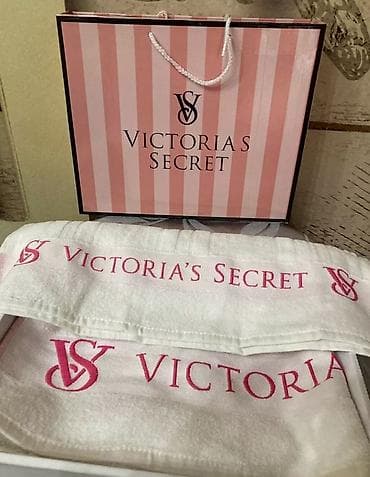 Set belih peškira za ruke i plazu brenda Victoria's Secret. Peškiri su na lalafo.rs — 4 Set belih peškira za ruke i plazu brenda Victoria's Secret. Peškiri su — 4