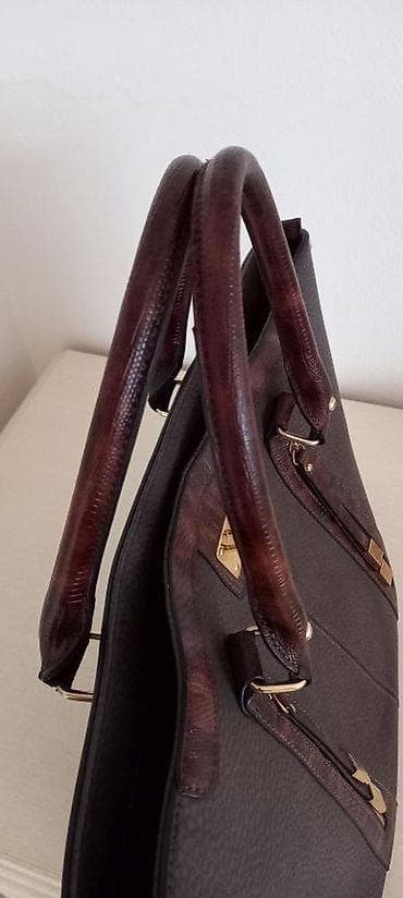 Tamno siva torba sa braon detaljima. Veća torba tamno sive boje sa at lalafo.rs — 9 Tamno siva torba sa braon detaljima. Veća torba tamno sive boje sa — 9