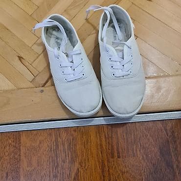 Dva ženska komada odeće – majica i pantalone. Majica: - Kratki rukavi na lalafo.rs — 10 Dva ženska komada odeće – majica i pantalone. Majica: - Kratki rukavi — 10