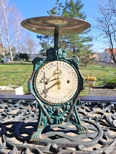 Stara kuhinjska vaga iz 1920god. Kuciste joj je napravljeno od livenog na lalafo.rs Stara kuhinjska vaga iz 1920god. Kuciste joj je napravljeno od livenog