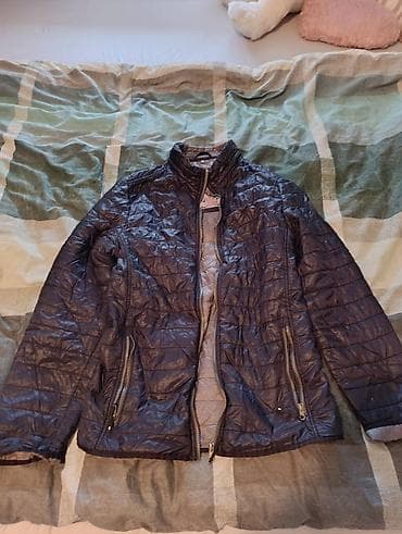 Ženska lagana jakna sa postavom i visokim kragnom. - Boja: tamnoplava na lalafo.rs Ženska lagana jakna sa postavom i visokim kragnom. - Boja: tamnoplava