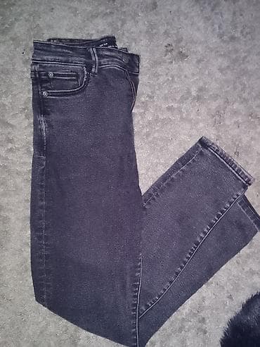 pantalone butiku ali: ZARA ženske farmerke – 3 para - Marke: Zara - Model: uski kroj na lalafo.rs — 4 pantalone butiku ali: ZARA ženske farmerke – 3 para - Marke: Zara - Model: uski kroj — 4