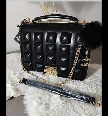 Chanel, crna ženska tašna sa efektom jastučića i zlatnim detaljima na lalafo.rs — 1 Chanel, crna ženska tašna sa efektom jastučića i zlatnim detaljima — 1