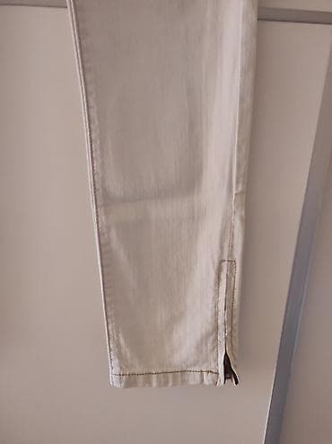 Women's Pants, Jeans, Shorts: Amisu dzins velicina 27.Poluobim struka 40. Duzina 101 at lalafo.rs — 3 Women's Pants, Jeans, Shorts: Amisu dzins velicina 27.Poluobim struka 40. Duzina 101 — 3