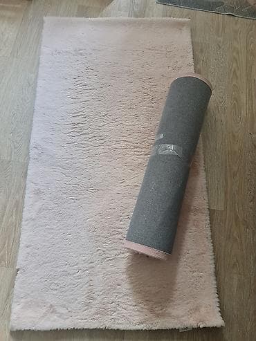 Plišana prostirka/tepih u svetlorozoj boji. - Dimenzije: približno na lalafo.rs — 2 Plišana prostirka/tepih u svetlorozoj boji. - Dimenzije: približno — 2