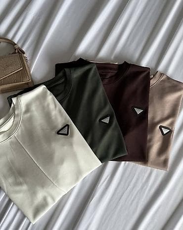 Komplet trenerka: 3600 dinara Veličina: S M L XL Uvoz iz Turske na lalafo.rs Komplet trenerka: 3600 dinara Veličina: S M L XL Uvoz iz Turske