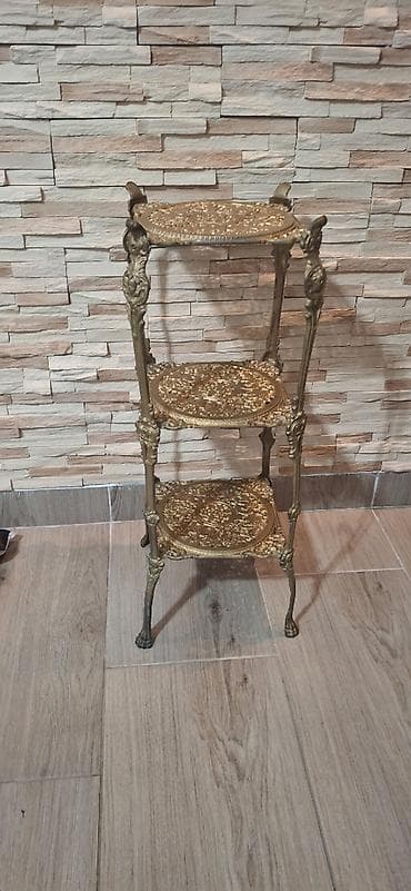 Storage boxes: Stilsko ogledalo sa bogato ukrašenim okvirom - Ram: livena bronza at lalafo.rs — 3 Storage boxes: Stilsko ogledalo sa bogato ukrašenim okvirom - Ram: livena bronza — 3