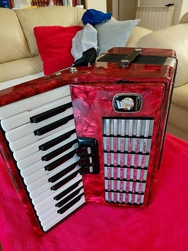 Harmonika Weltmeister – crveni biserni finiš - Tip: klavirska na lalafo.rs — 2 Harmonika Weltmeister – crveni biserni finiš - Tip: klavirska — 2